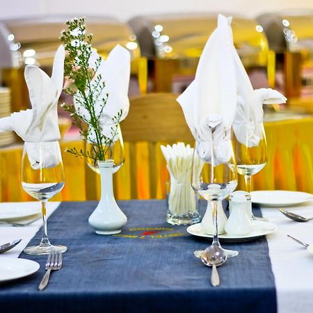 Hotel 7 Mile Yangon Eksteriør bilde