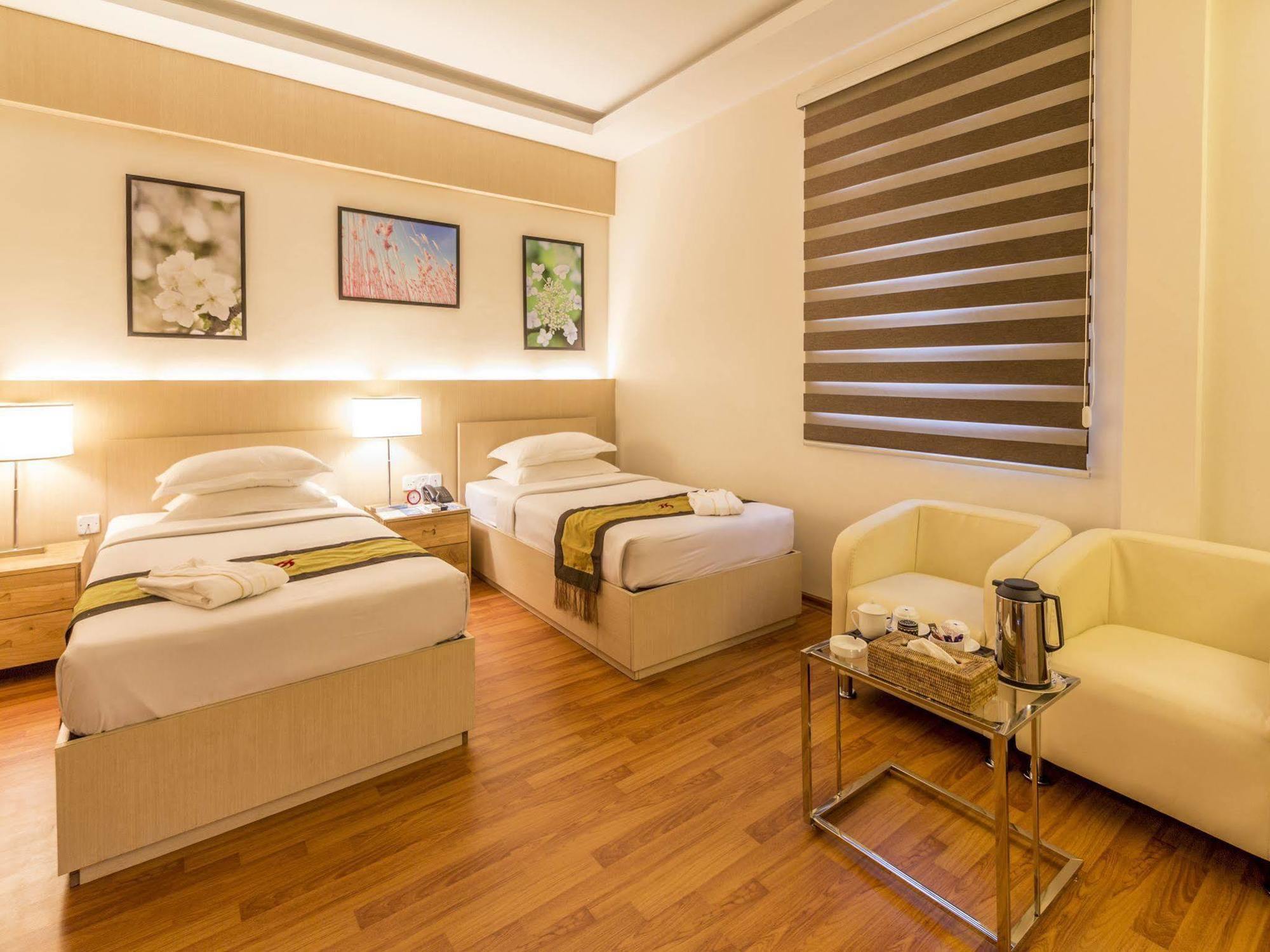 Hotel 7 Mile Yangon Eksteriør bilde