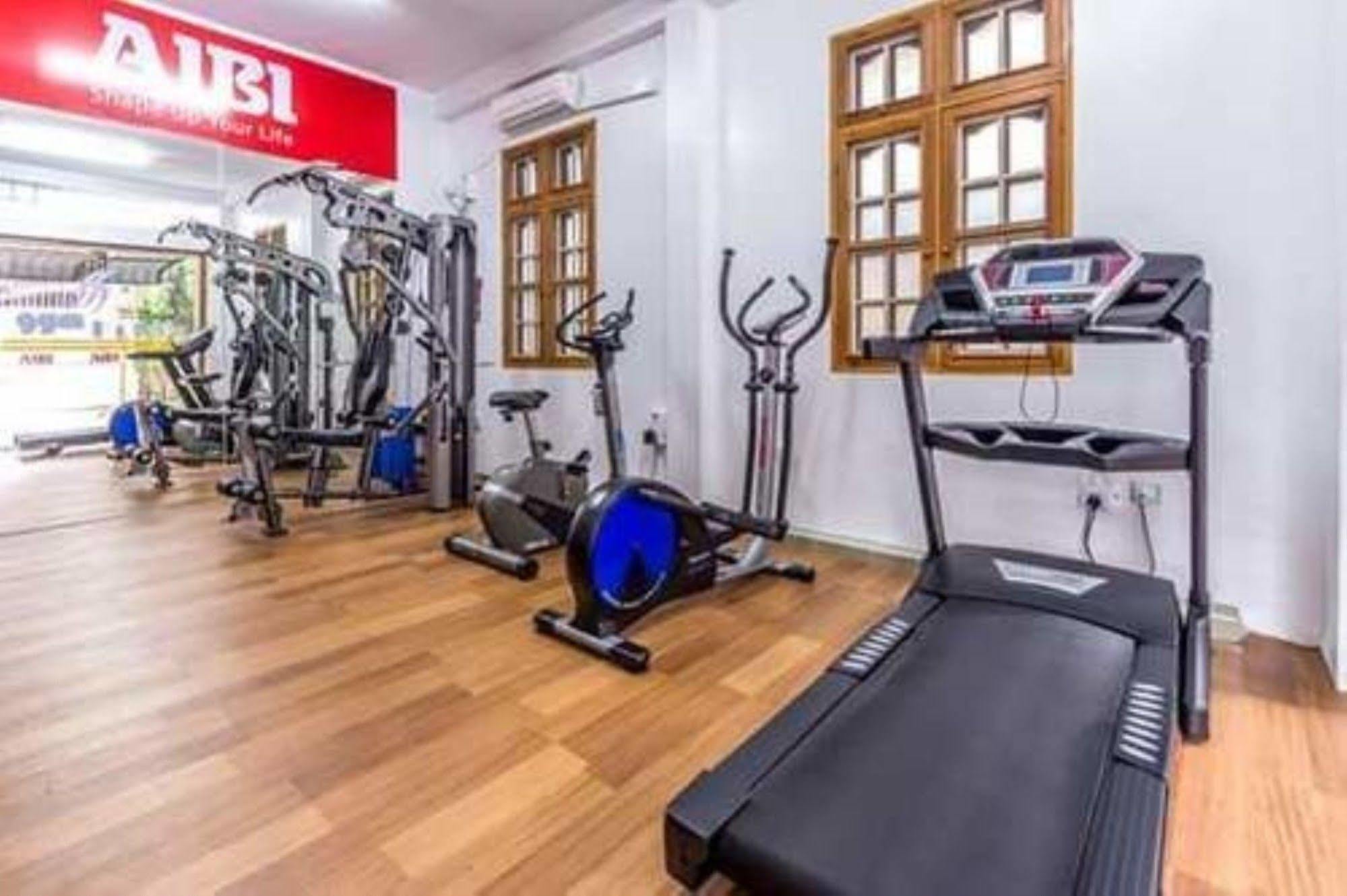 Hotel 7 Mile Yangon Eksteriør bilde